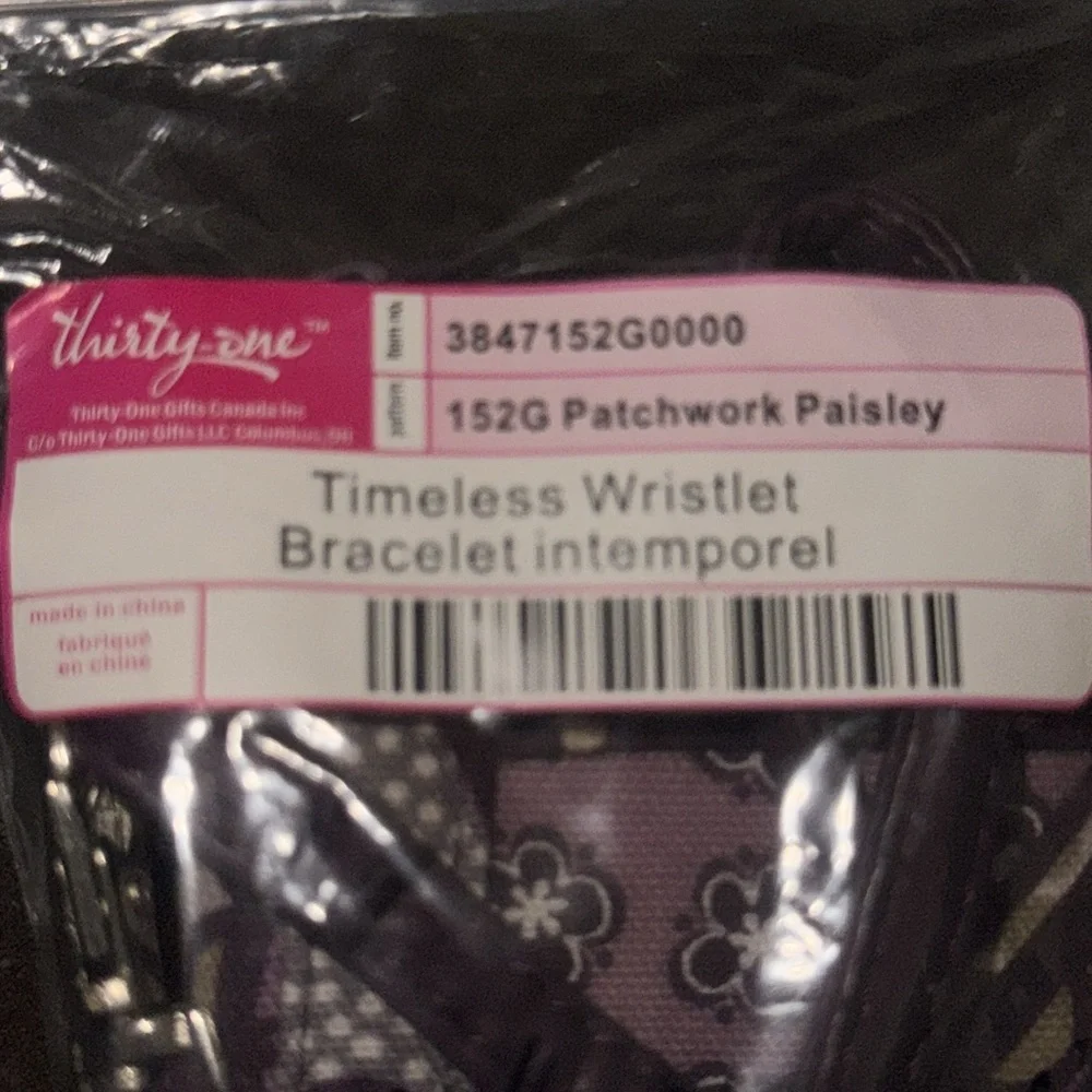 Thirty One Timeless Wristlet - patchwork paisley‎